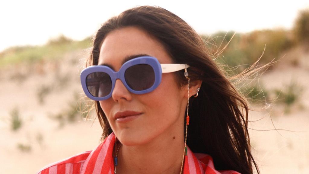 Anna Padilla con gafas de nueva colección.