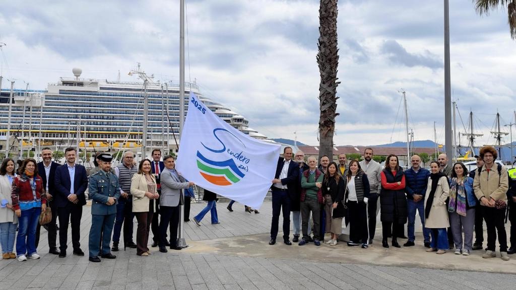 El Puerto de Vigo luce su bandera de sendero azul