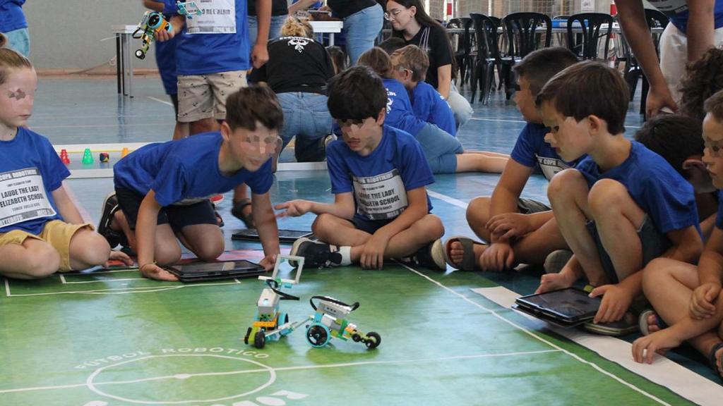 Una competición en la IV Copa Robotikids, celebrada el año pasado.