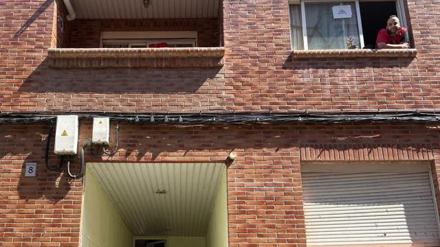 El edificio 8 de la calle Montañés, del barrio de Las Delicias, se encuentra okupado en su mayoría