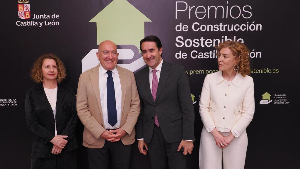 El consejero de Medio Ambiente, Vivienda y Ordenación del Territorio, Juan Carlos Suárez-Quiñones, entrega los Premios de Edificación Sostenible e inaugura la exposición del vigésimo aniversario de los premios