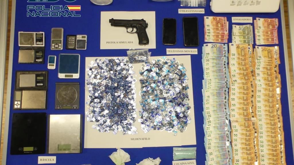 Cinco detenidos en Vigo a los que intervinieron heroína, cocaína y 10.000 pastillas de medicamentos falsificados