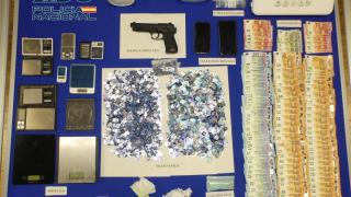 Cinco detenidos en Vigo a los que intervinieron heroína, cocaína y 10.000 pastillas de medicamentos falsificados