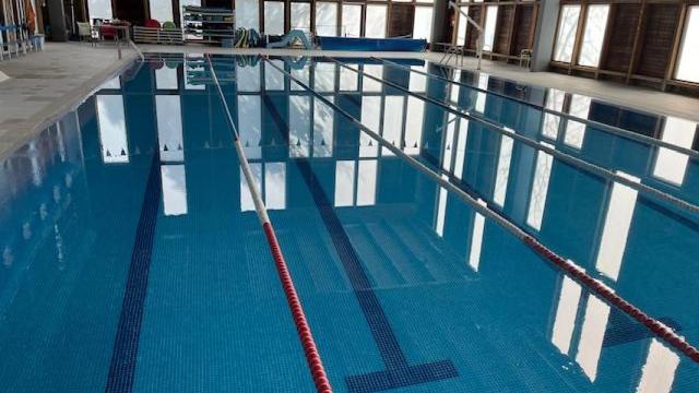 Imagen de la piscina municipal cubierta de Peñafiel