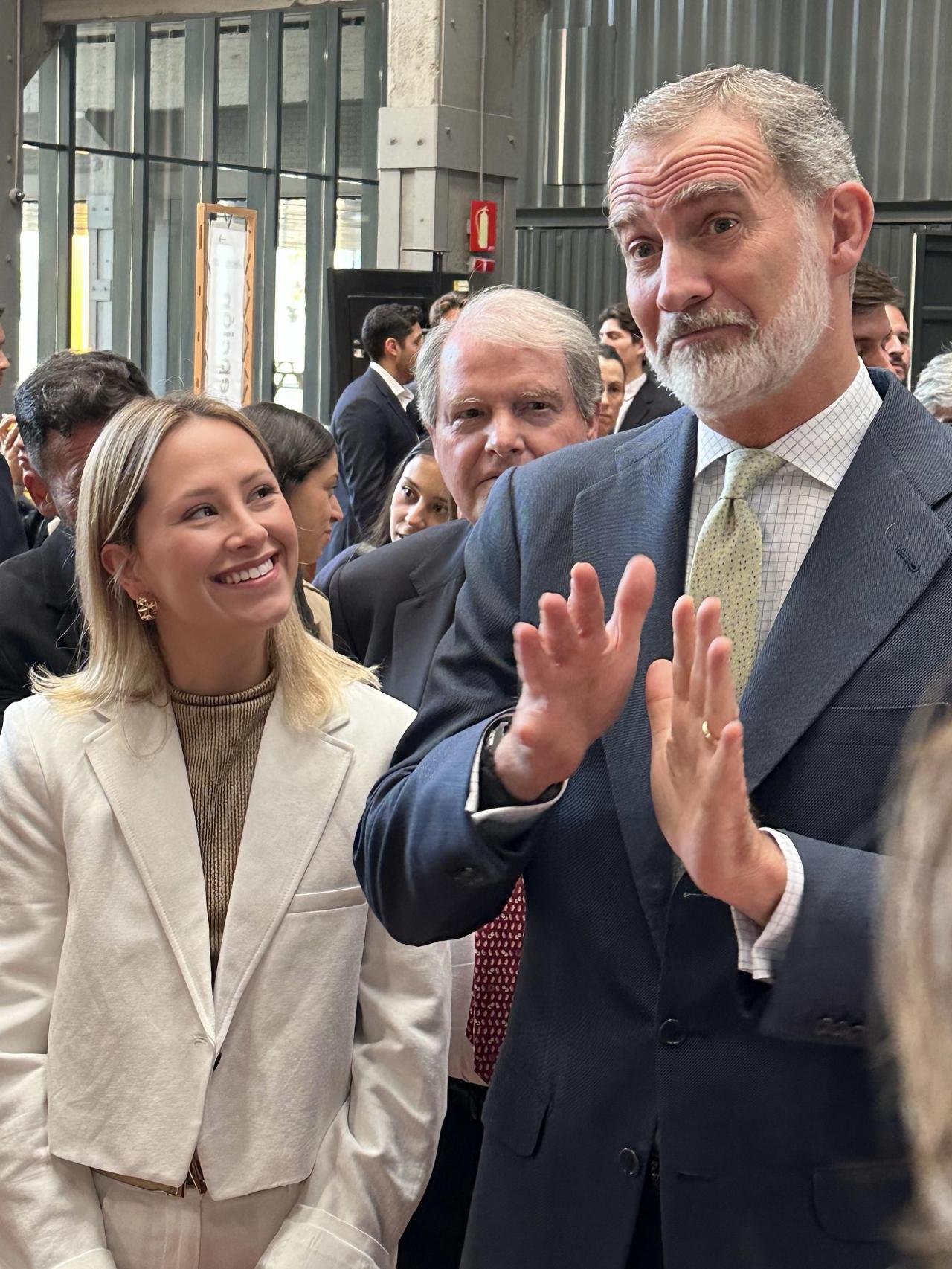 Felipe VI junto a Sara Abad.