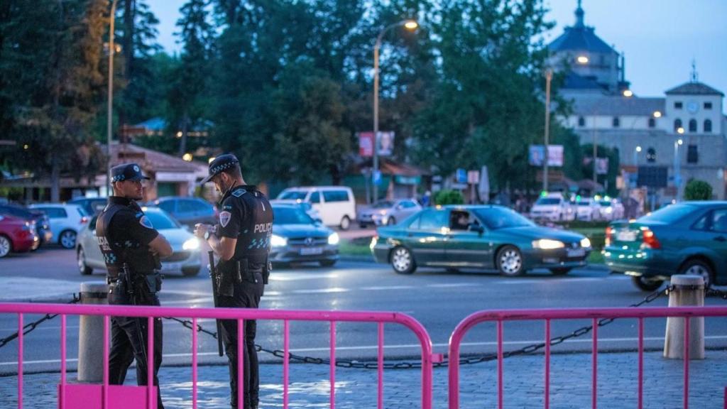 Policías Locales en la Puerta de Bisagra en una imagen de archivo.