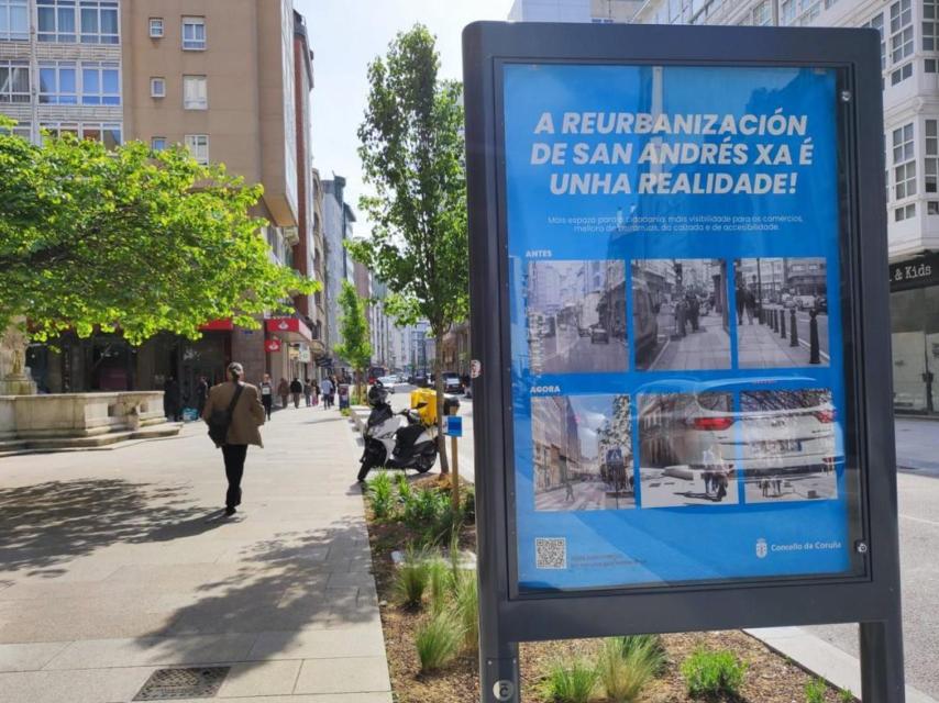 Un panel con información sobre la reurbanización de la calle San Andrés.