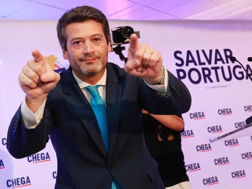 El líder del partido de extrema derecha portugués Chega, André Ventura, asiste a un mitin en Guarda, Portugal, 4 de mayo de 2025.