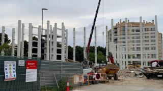 El esqueleto de la obra que albergará la residencia de estudiantes Alhoja Pirineos en Zaragoza