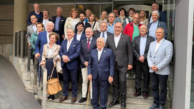 Fotografía de familia en la visita del presidente de la Diputación de Segovia a Barcelona