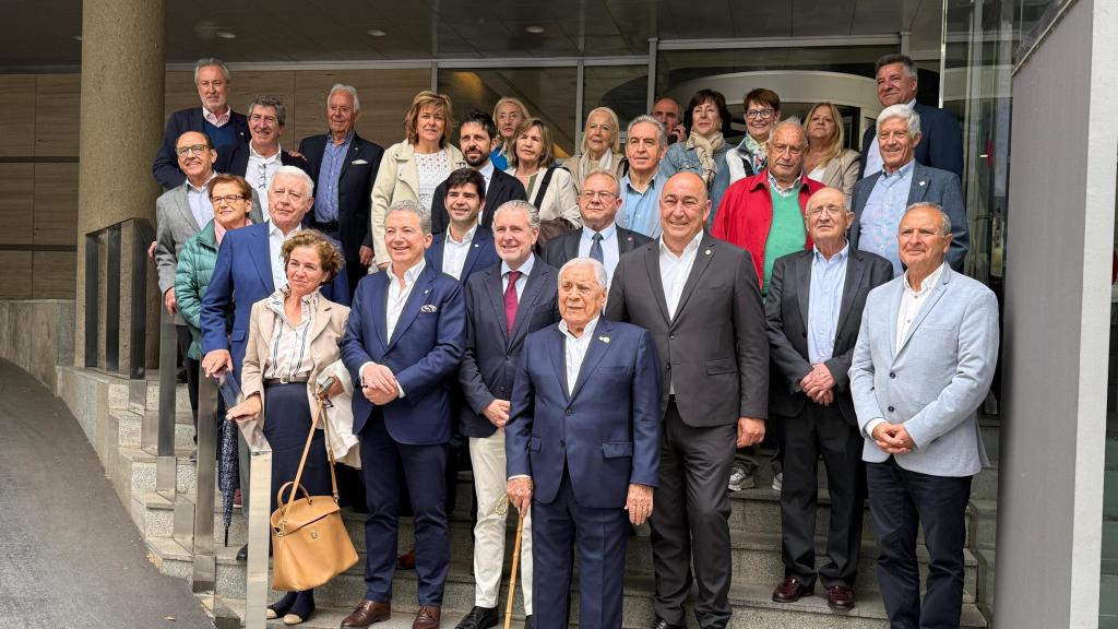 Fotografía de familia en la visita del presidente de la Diputación de Segovia a Barcelona