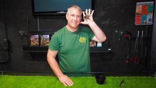 David Martí, responsable del departamento de Herpetología en la exposición El mundo del veneno de Terra Natura.