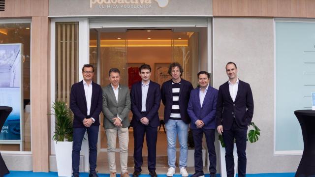 Foto de familia durante la inauguración de la nueva clínica en Toledo.