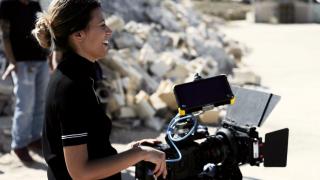 Lina Smith debuta como directora con su primer ‘fashion film’ y explora territorios para romper las reglas El último gran proyecto de Smith, fuera de las fronteras de EL ESPAÑOL, ha sido la dirección de In-Out, un fashion film que se estrenó el pasado 13 de febrero y amenaza inolvidable. Moda Lina Smith debuta como directora con su primer ‘fashion film’ y explora territorios para romper las reglas