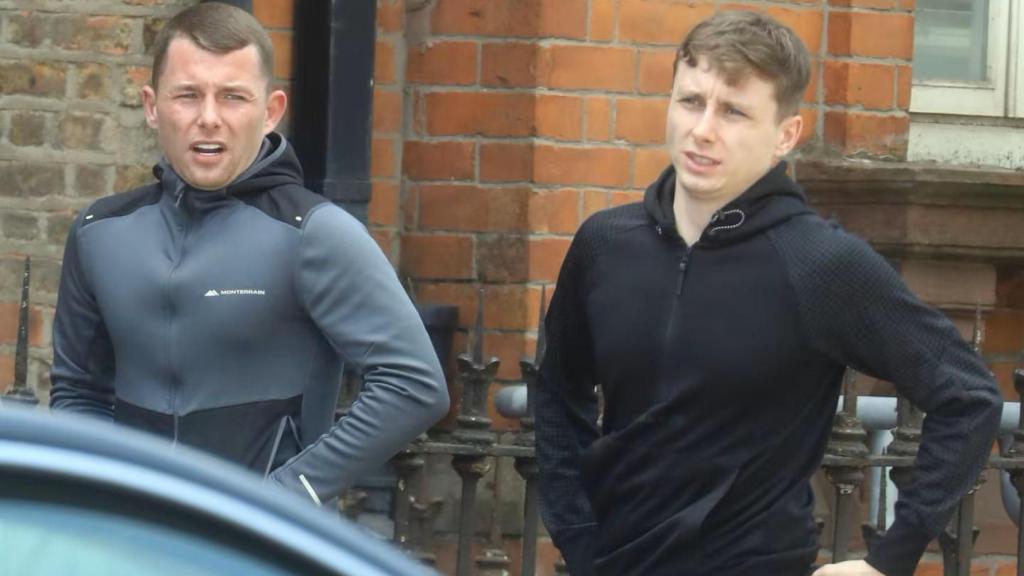 Glen Ward (izquierda) y su hermano Eric O'Driscoll.