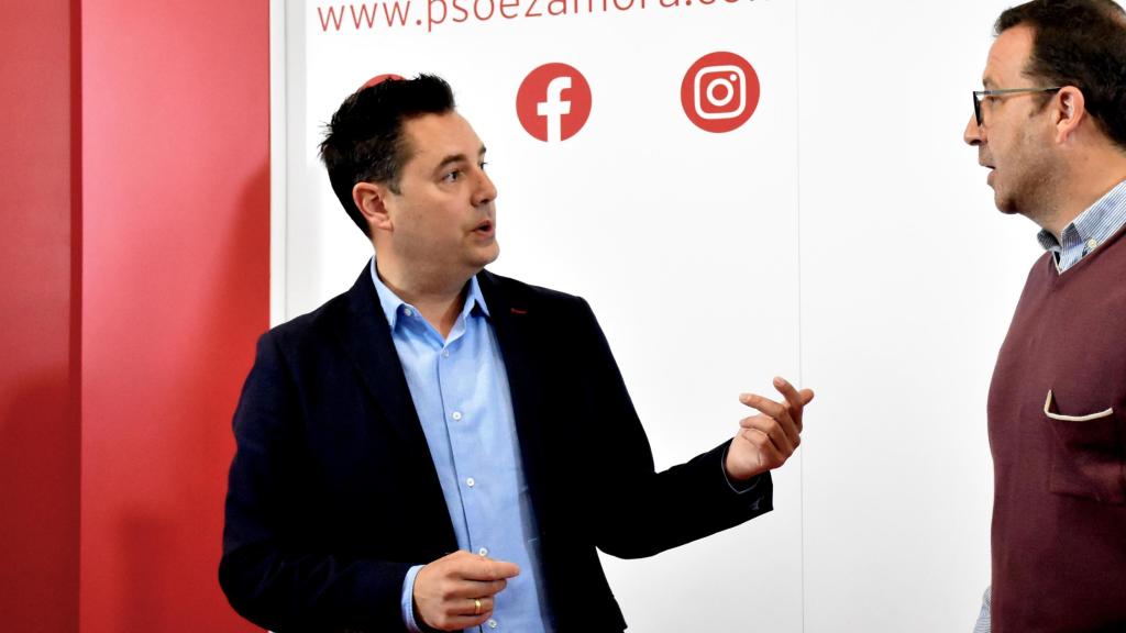 El secretario de Organización del PSOE  de Castilla y León, Daniel de la Rosa; junto al el secretario de Organización  del PSOE de Zamora, Iñaki Gómez