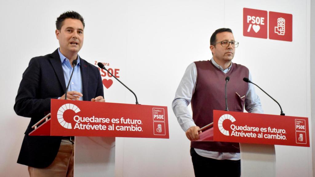 El secretario de Organización del PSOE  de Castilla y León, Daniel de la Rosa; junto al el secretario de Organización  del PSOE de Zamora, Iñaki Gómez