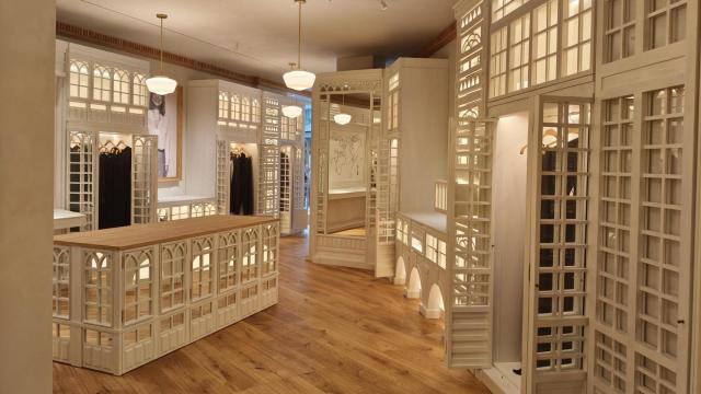 Interior del Zara de Juan Flórez de A Coruña, el día de su 50 aniversario.