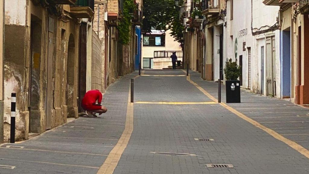 Las calles en Caspe se mantienen solitarias