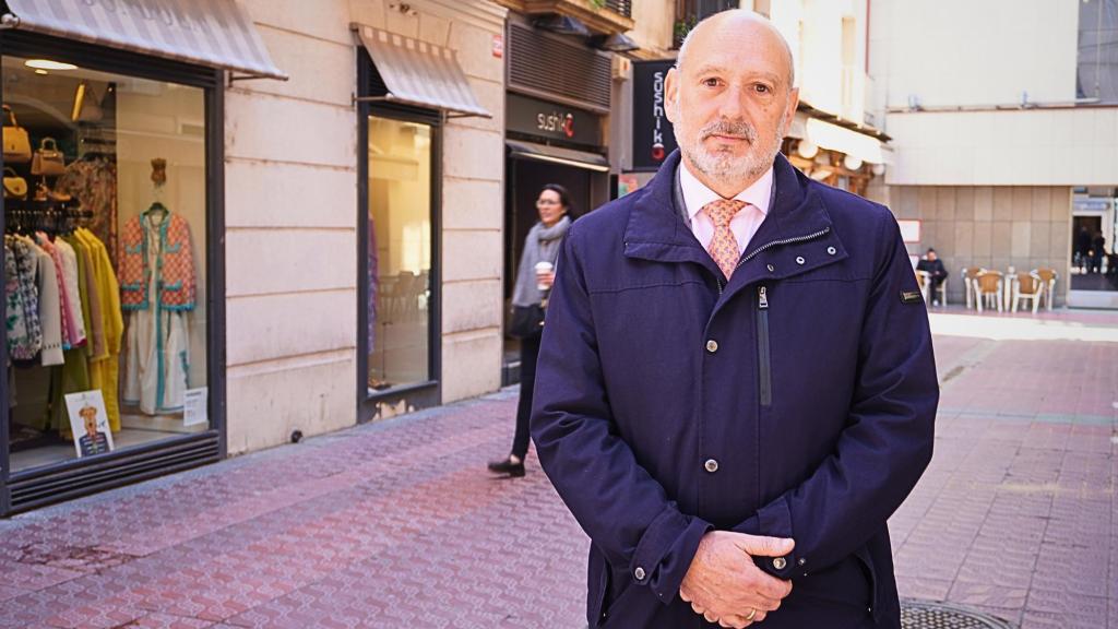 El director general del Grupo San Valero, César Romero, en el centro de Zaragoza.