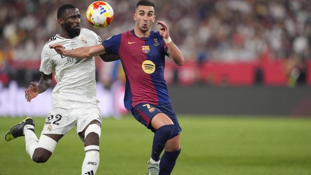 Rüdiger y Ferran Torres, durante El Clásico de la final de la Copa del Rey
