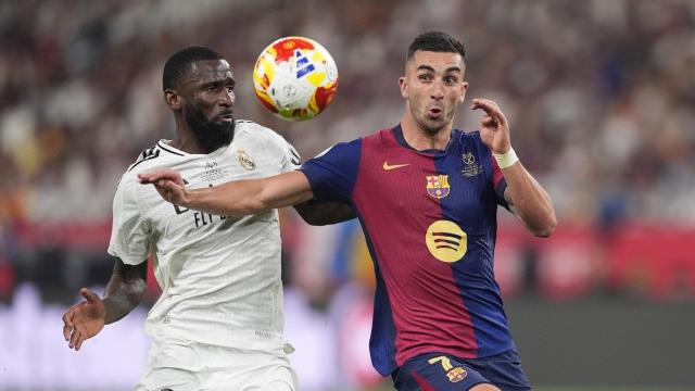 Rüdiger y Ferran Torres, durante El Clásico de la final de la Copa del Rey