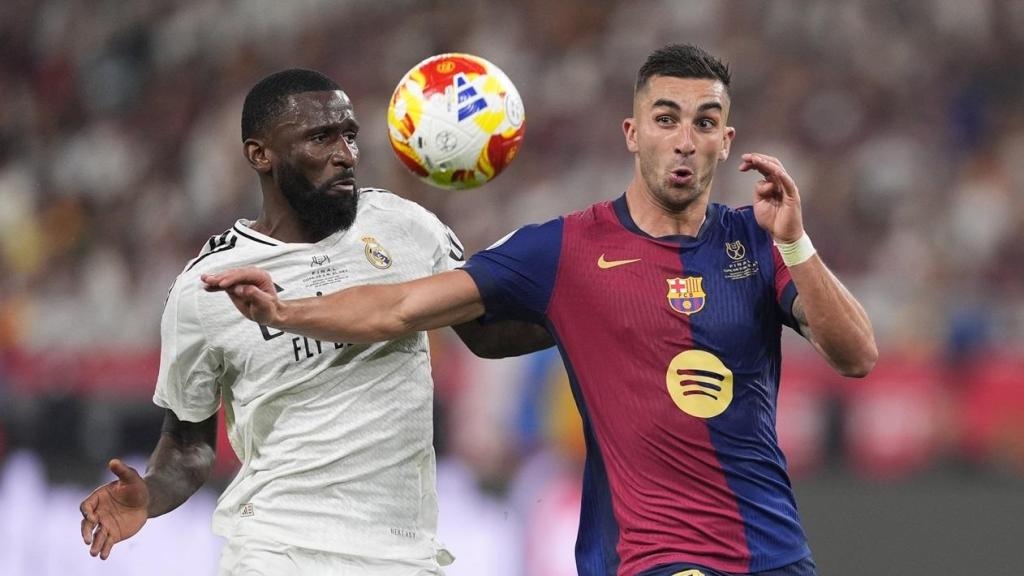Rüdiger y Ferran Torres, durante El Clásico de la final de la Copa del Rey