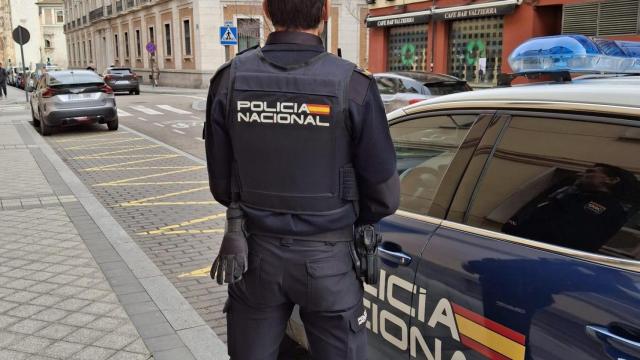 Imagen de un agente de la Policía Nacional en Valladolid