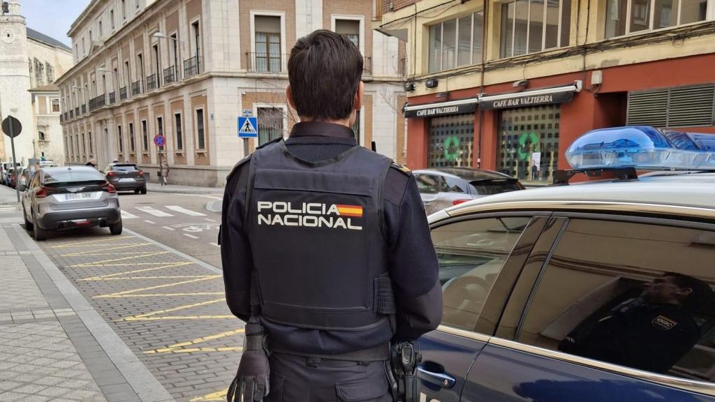 Imagen de un agente de la Policía Nacional en Valladolid