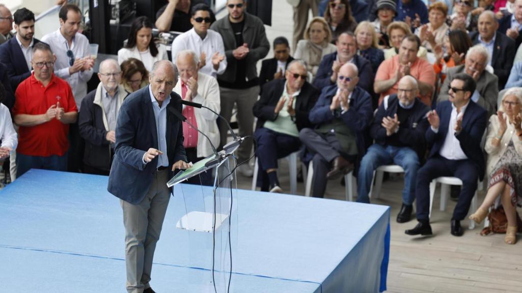 Camps, durante el acto de este sábado en el Veles e Vents. EFE / Ana Escobar