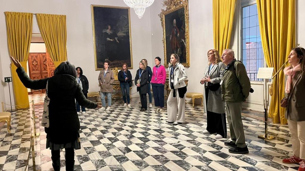 Una de las paradas del viaje de familiarización organizado para agentes turísticos alemanes, durante su recorrido por el Real Sitio de San Ildefonso