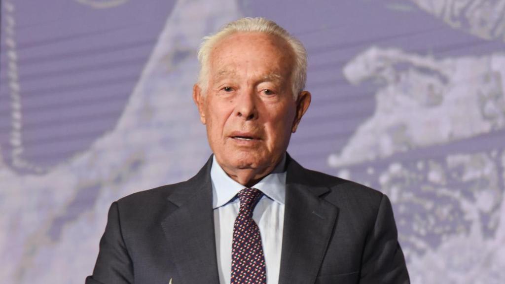 Curro Romero, en un acto de Sevilla en febrero de 2024.