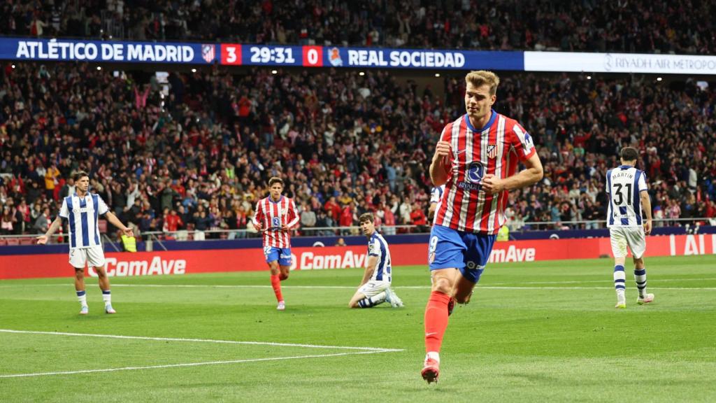 Sorloth celebra el cuarto gol en la victoria ante la Real Sociedad.