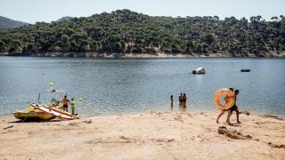 El pueblo a una hora de Madrid con la única playa de la comunidad: