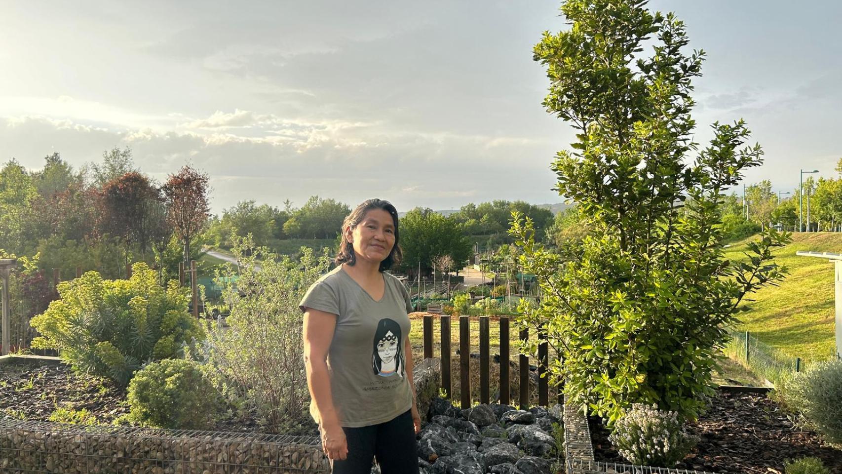 Olga, en su huerto en Zaragoza.