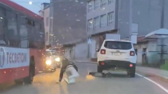 Un coche atropella un patinete en Pedralonga (A Coruña)