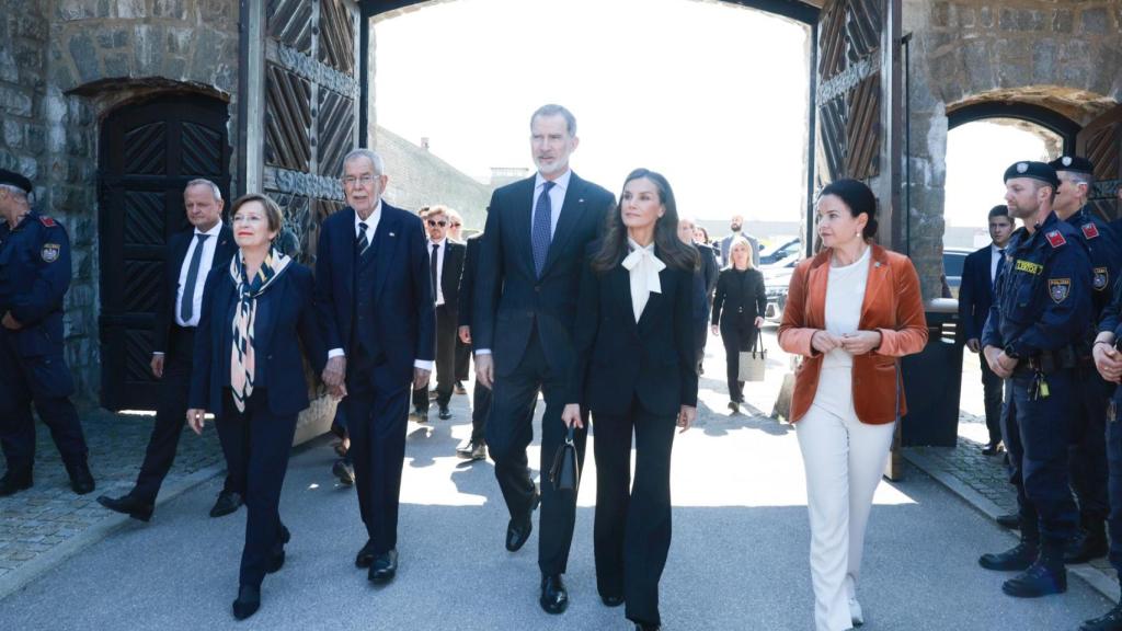 Letizia, junto a Felipe VI en el 80º aniversario de la liberación del campo de concentración de Mauthausen.