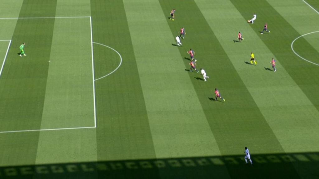 La posición de Mbappé levantó dudas, pero finalmente no se decretó el fuera de juego.