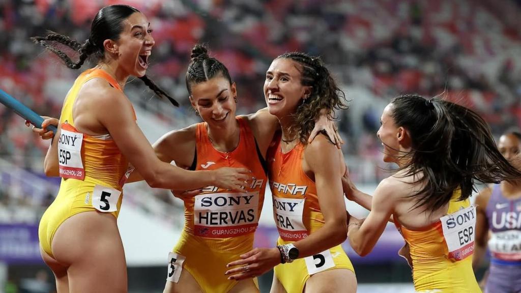 El cuarteto formado por Paula Sevilla, Eva Santidrián, Daniela Fra y Blanca Hervastras batir el récord nacional