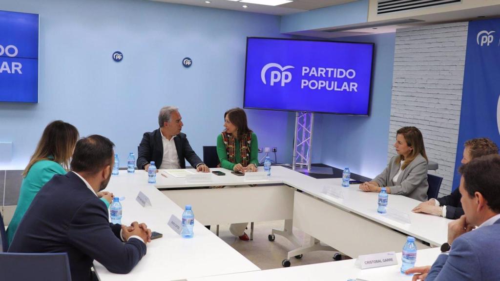 Reunión con diputados y senadores de la provincia de Málaga.
