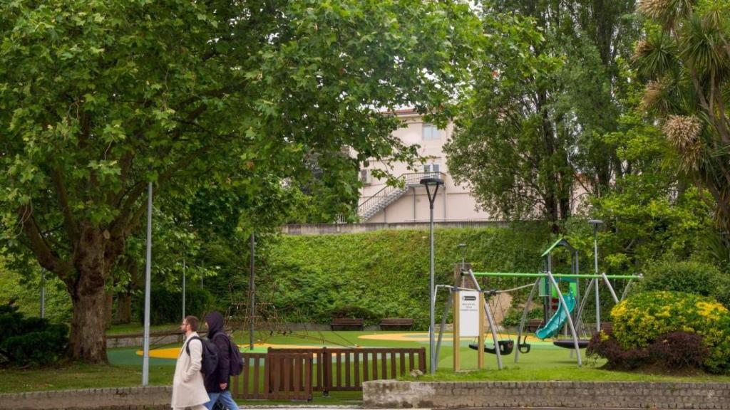 Parque infantil de la plaza Casares Quiroga, en Elviña, en A Coruña