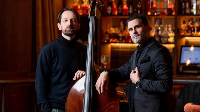 El contrabajista Pablo Martín Caminero y el cantaor David Carpio. Foto: Noah Shaye
