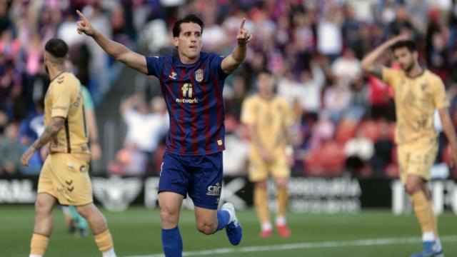 Ortuño celebra el gol de la victoria del Eldense contra el Málaga.