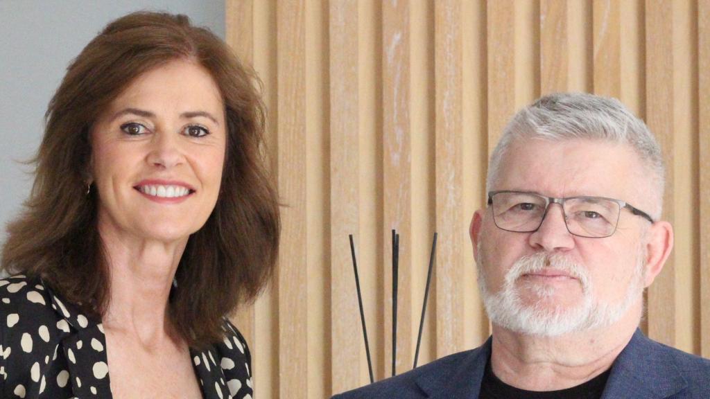 Jorge Gómez posa junto a Nuria March.