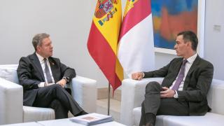 Page y Sánchez durante un encuentro en la Moncloa en octubre de 2024. Foto: JCCM.