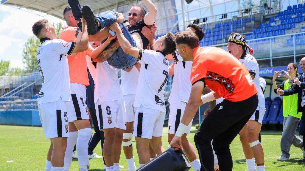 La AD Ceuta celebra su histórico ascenso a Segunda División