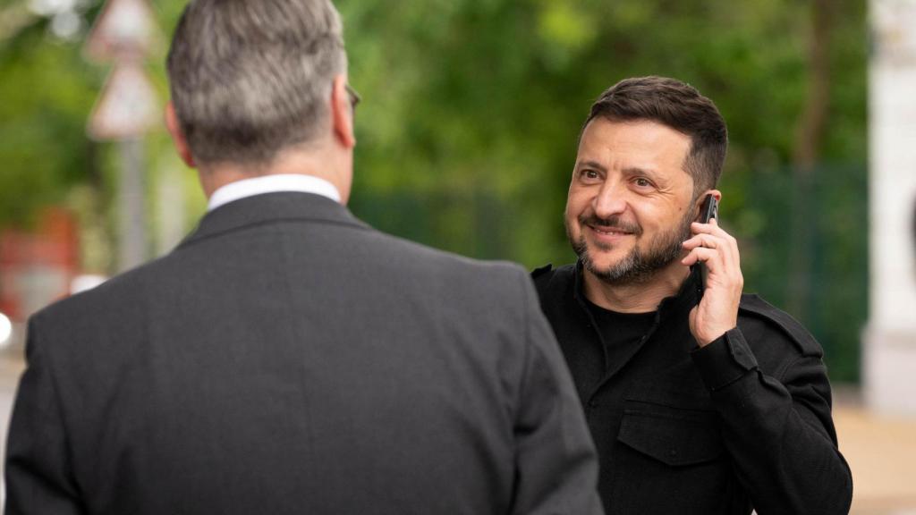 Zelenski este sábado 10 de mayo junto al primer ministro británico Keir Starmer en Kiev.