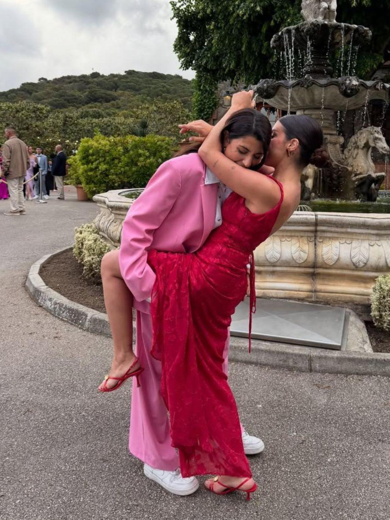 Dulceida y su mujer, Alba, en Barcelona.