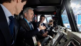 Azcón, en su visita a la Feria Internacional de Defensa