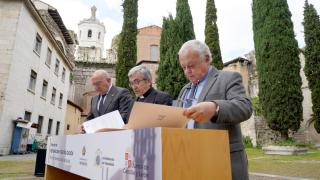 El alcalde de Valladolid, Jesús Julio Carnero; el arzobispo de Valladolid, Luis Argüello; y el consejero de Cultura, Turismo y Deporte, Gonzalo Santonja, participan en la firma del Protocolo para promover el desarrollo del proyecto de restauración y revitalización del conjunto catedralicio de Valladolid